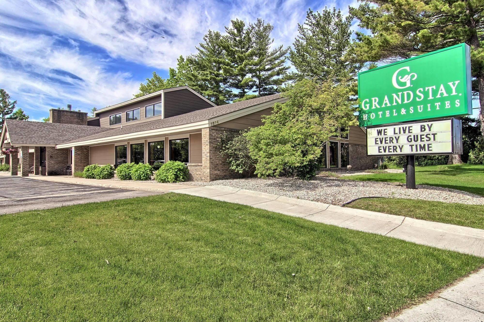 Grandstay Hotel & Suites Of Traverse City Exterior photo